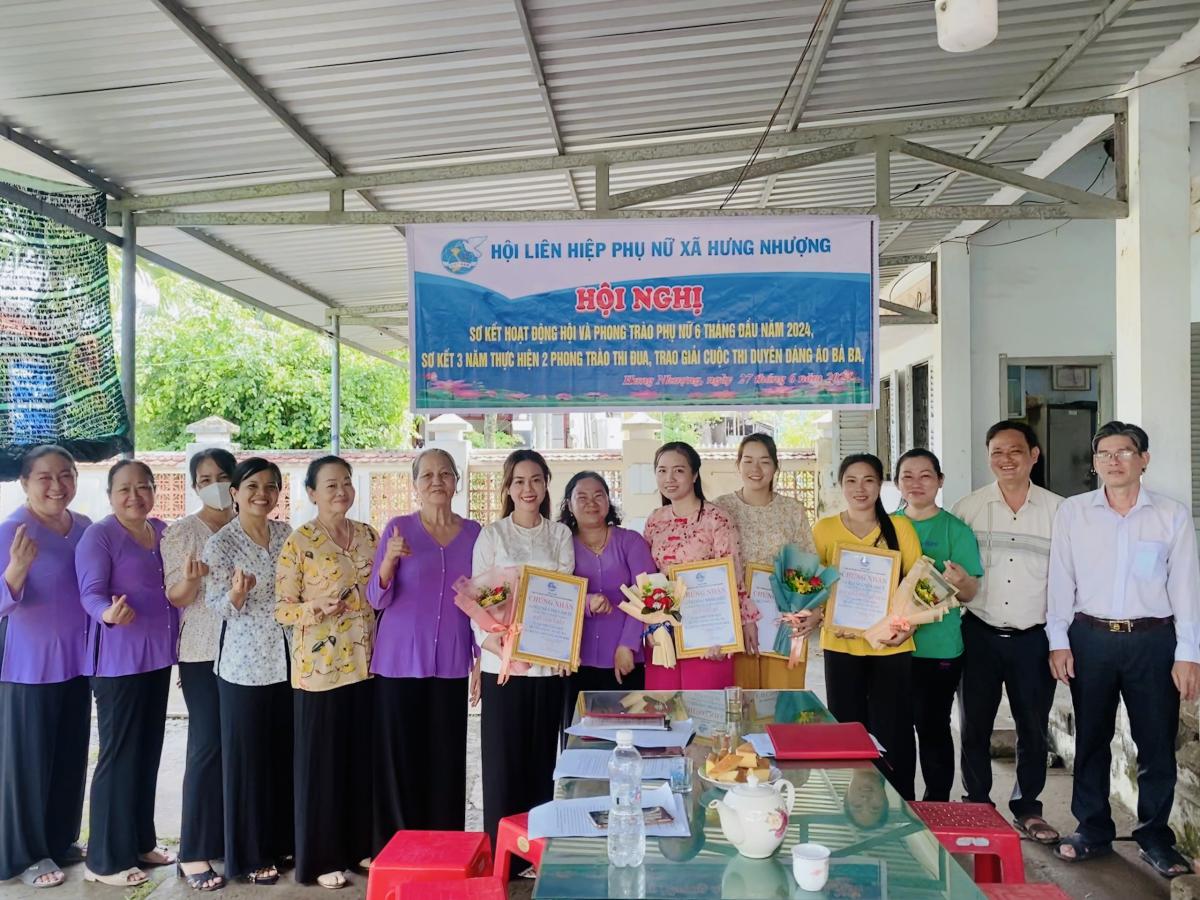 Trao thưởng cuộc thi duyên dáng áo bà ba